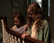 Mama (2013) - Isabelle Nélisse, Megan Charpentier