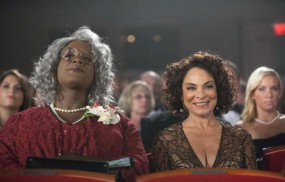 Scary Movie 5 (2013) - Jasmine Guy, Lewis Thompson