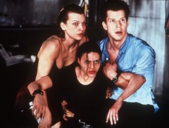 Resident Evil (2002) - Milla Jovovich, Michelle Rodriguez, Eric Mabius