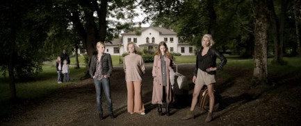 Blondie (2012) - Alexandra Dahlström, Carolina Gynning, Alva Springfeldt, Tindra Rohbrahn, Helena af Sandeberg, Olle Sarri, Marie Göranzon