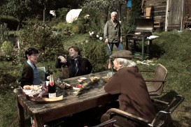 Et si on vivait tous ensemble? (2011) - Geraldine Chaplin, Jane Fonda, Guy Bedos, Claude Rich