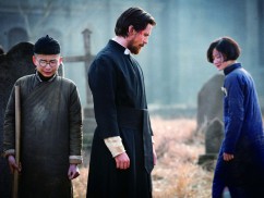 Jin ling shi san chai (2011) - Tianyuan Huang, Christian Bale, Xinyi Zhang