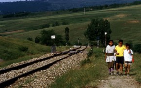 When the Road Bends: Tales of a Gypsy Caravan (2006)