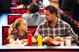 Fathers and Daughters (2015) - Kylie Rogers, Russell Crowe