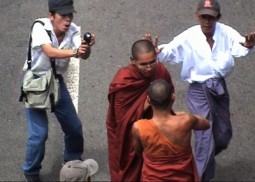 Burma VJ: Reporter i et lukket land (2008)
