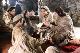 The Nativity Story (2006) - Keisha Castle-Hughes (w centrum)