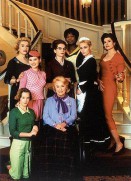 8 femmes (2002) - Fanny Ardant, Emmanuelle Béart, Catherine Deneuve, Isabelle Huppert, Virginie Ledoyen, Danielle Darrieux, Firmine Richard, Ludivine Sagnier