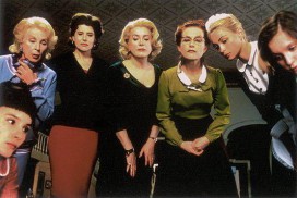 8 femmes (2002) - Fanny Ardant, Emmanuelle Béart, Catherine Deneuve, Isabelle Huppert, Virginie Ledoyen, Danielle Darrieux, Ludivine Sagnier