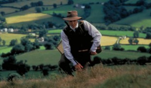 The Englishman Who Went Up a Hill But Came Down a Mountain (1995) - Hugh Grant