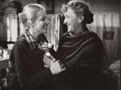 Dom na pustkowiu (1949) - Aleksandra Śląska, Maria Gella